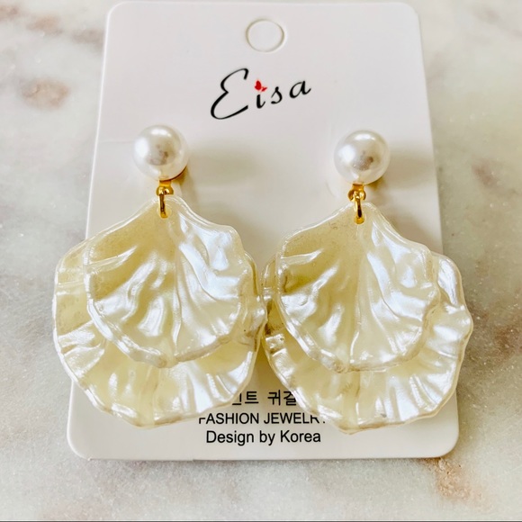 Beachy Seashell Dangle Statement Earrings White - Picture 2 of 4